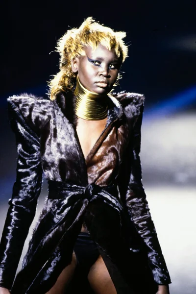 Look 75